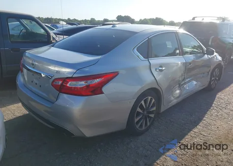 2017 Nissan Altima 2.5/S/Sv/Sl/Sr z USA, uszkodzony, nr VIN 1N4AL3AP9HC207107